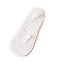 Load image into Gallery viewer, 2018 new deep-mouth invisible female boat socks brand lace socks invisible socks sets Japanese solid color manufacturers wholesale